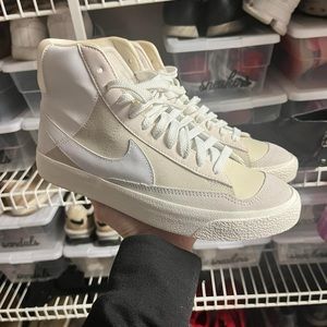 Nike blazer in cream, boys, 5.5 fits like a women’s 7 1/2